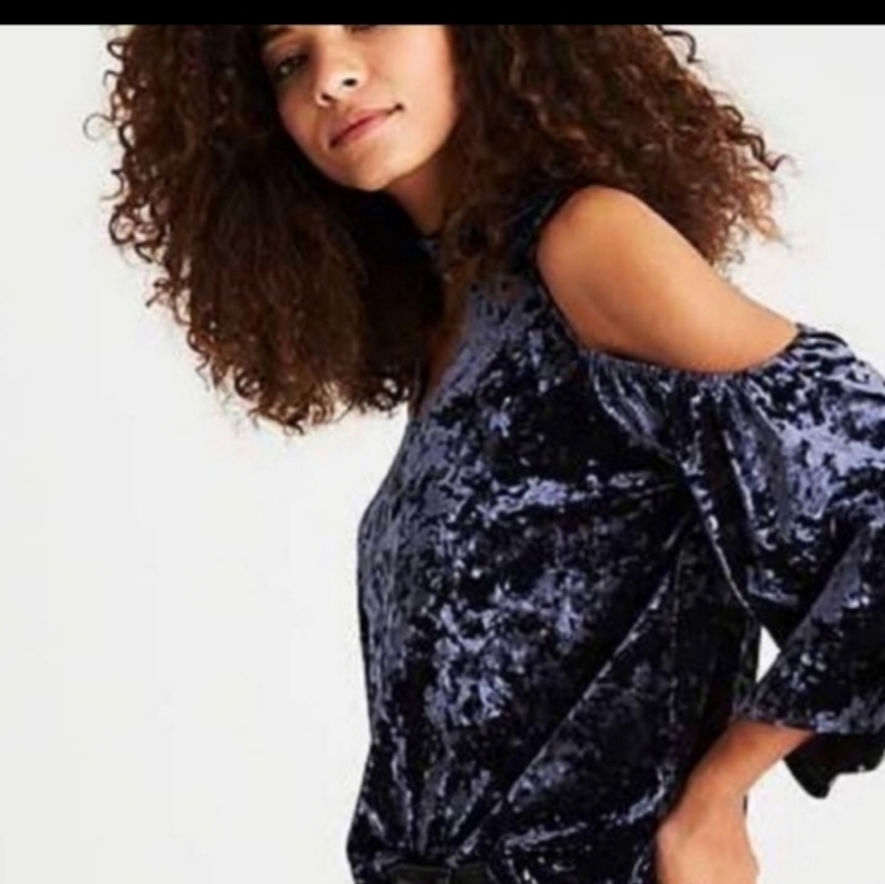American Eagle Outfitters Womens Velvet Bell Sleeve Cold Shoulder Top Blouse Lg